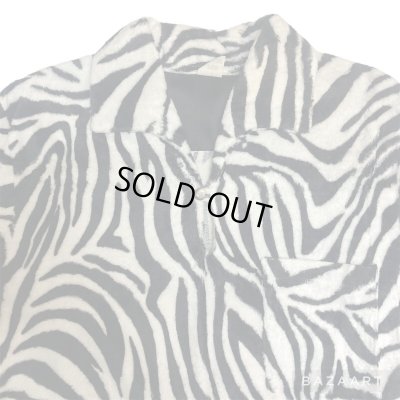 画像2: 50's DEAD STOCK　”ZEBRA”　PATTERN　PRINTED　PULLOVER　FAKE FUR　SHIRTS　with ITALIAN COLLAR　good size !!