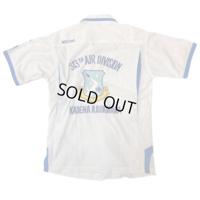 画像1: 1965's MINT CONDITION　"A　ONE　STORE"　「U.S.AIR FORCE」　OKINAWA　JAPAN　SOUVENIR　COTTON　POPLIN　BOWLING　SHIRTS　WITH　UNUSUAL　BUTTON　WHITE × AIR FORCE BLUE　　