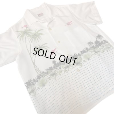 画像2: 50's "Berma"　PINK　FLAMINGO,　PALMTREE　AND　SO　ON　HORIZONTAL　PATTERN　WHITE　RAYON　HAWAIIAN　SHIRTS　SIZE表記：M　