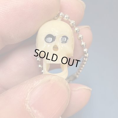 画像2: 60's DEAD STOCK　”SKULL"　CHARM　顎にバネ入りで開閉