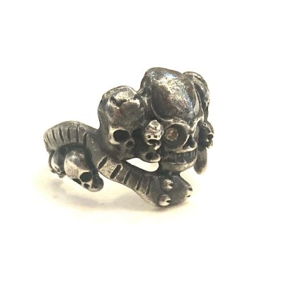 画像2: around 50's   ”9 SKULLS & 2 SNAKES”   motif 　SILVER RING