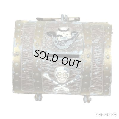 画像2: 50's "E.J.KAHN CO."　METAL　PIGGY BANK　WITH　SKULL & CROSSBONES　AND　PIRATES　WITH　OLD　PINS　very collectable !!