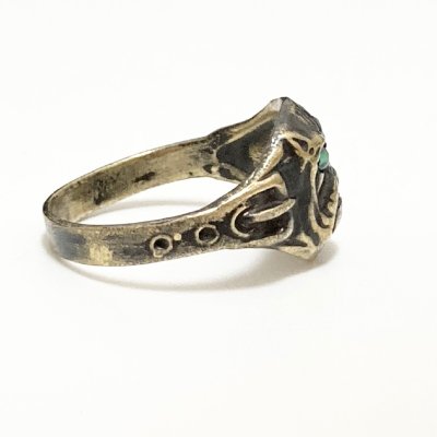 画像2: ”BULLDOG” MOTIF BRASS RING WITH GREEN EYES　17号　(2)