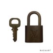 画像1: OLD　”LOUIS VUITTON”　BRASS　PADLOCK (1)