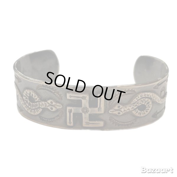 画像1: -30's "NAVAJO"　3　卍（SWASTIKA)　, 2　SNAKES　AND　ARROW　COIN　SILVER　BANGLE　SUPER SPACIAL !! (1)