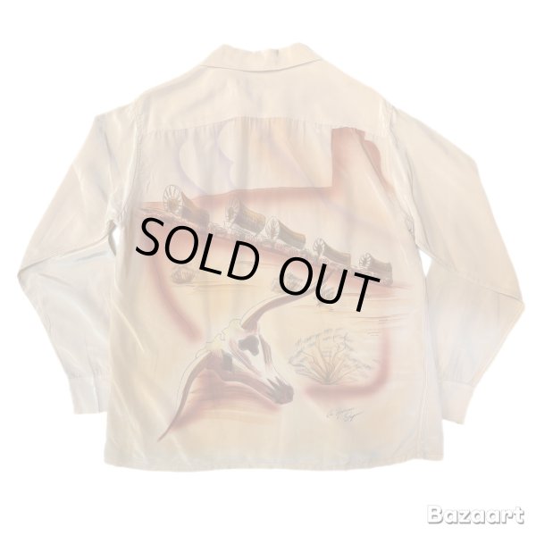 画像1: 40's　MINT CONDITION　"NYLO - SHEEN　by Troy of California"　WESTERN MOTIF　（Desert　Buffalo Skull　and　Ox Cart　etc.)　BACK PANNEL　HAND PAINTED　LONG SLEEVE　SHIRTS　SIZE：M　very beautuful !! (1)