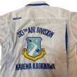 画像4: 1965's MINT CONDITION　"A　ONE　STORE"　「U.S.AIR FORCE」　OKINAWA　JAPAN　SOUVENIR　COTTON　POPLIN　BOWLING　SHIRTS　WITH　UNUSUAL　BUTTON　WHITE × AIR FORCE BLUE　　 (4)