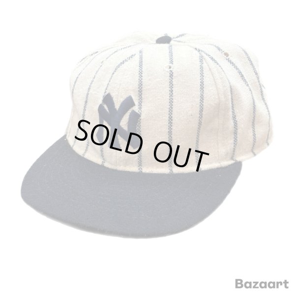 画像1: 80's DEAD STOCK　”AMERICAN　NEEDLE”　「MLB」　OFFICIAL　「NEW YORK　YANKEES」　BASEBALL CAP　good size !! (1)