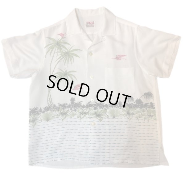 画像1: 50's "Berma"　PINK　FLAMINGO,　PALMTREE　AND　SO　ON　HORIZONTAL　PATTERN　WHITE　RAYON　HAWAIIAN　SHIRTS　SIZE表記：M　 (1)