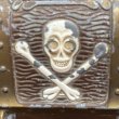 画像5: 50's "E.J.KAHN CO."　METAL　PIGGY BANK　WITH　SKULL & CROSSBONES　AND　PIRATES　WITH　OLD　PINS　very collectable !! (5)